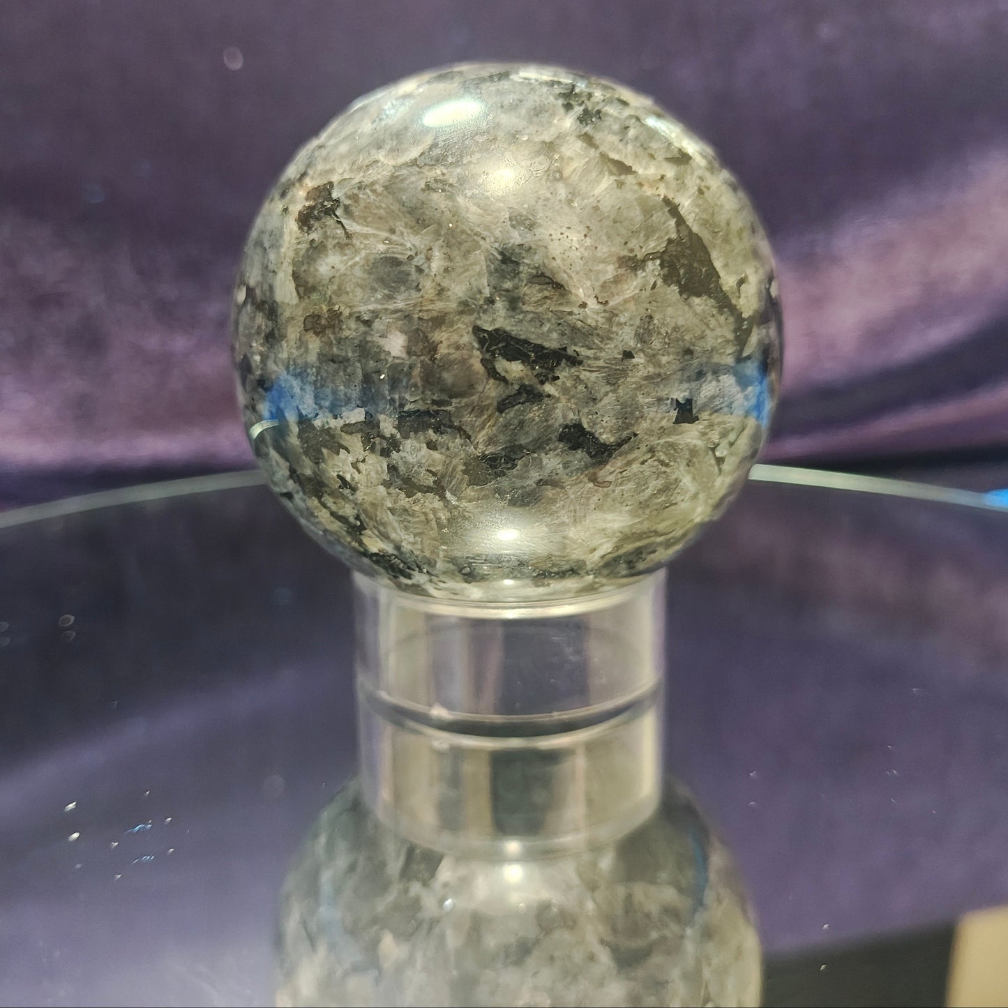 Larvakite 