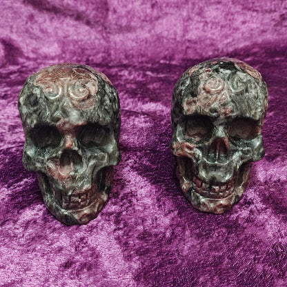 Garnet in Arfvedsonite Skulls